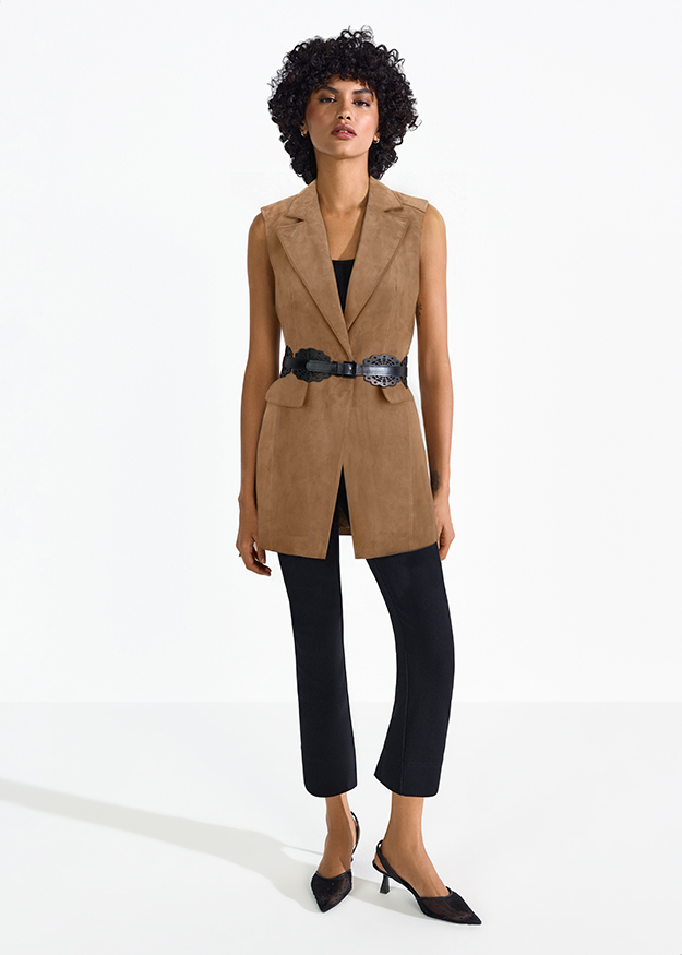 camel suede vest, sleeveless blazer, waist belt, black trousers, pumps