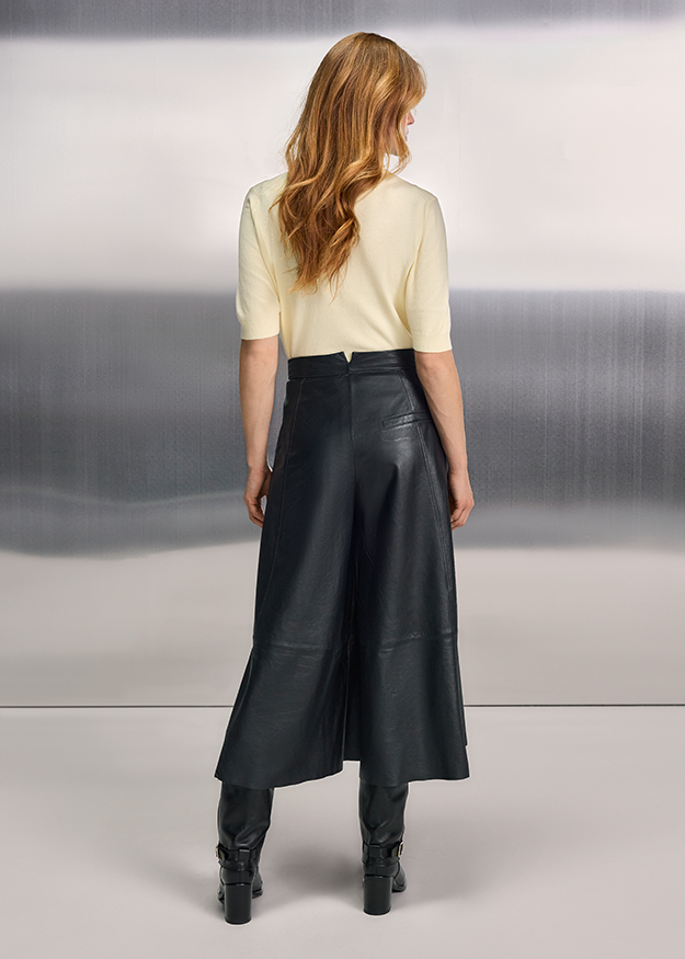 Kleidungsset, Lederhose, Lederrock, Croptop, Kniebandmaß?