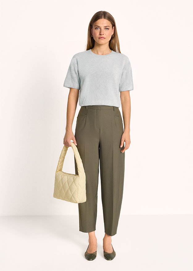 T-Shirt, Kurzarm, Hellgrau, Hose, Beige Tasche