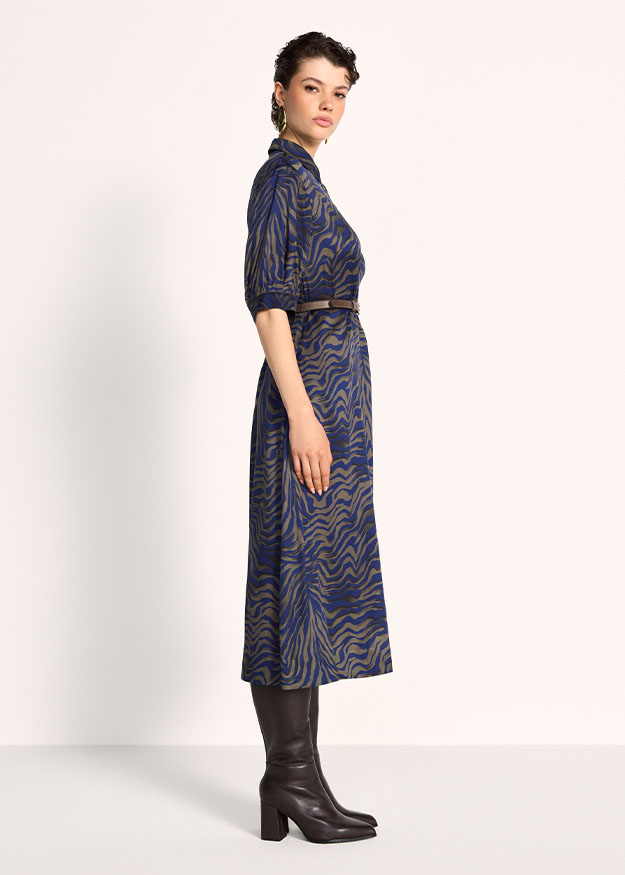 Kleid, Midikleid, Zebra-Druck, Breiter Gürtel, Stiefel