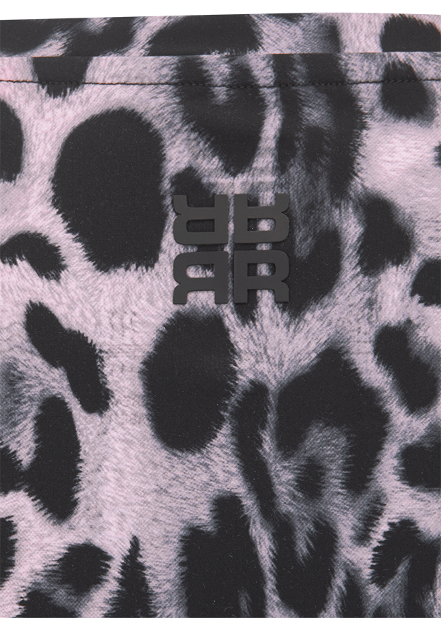 Leopard Print, Tiermuster, Fleece, Pink Hintergrund, Logo RB