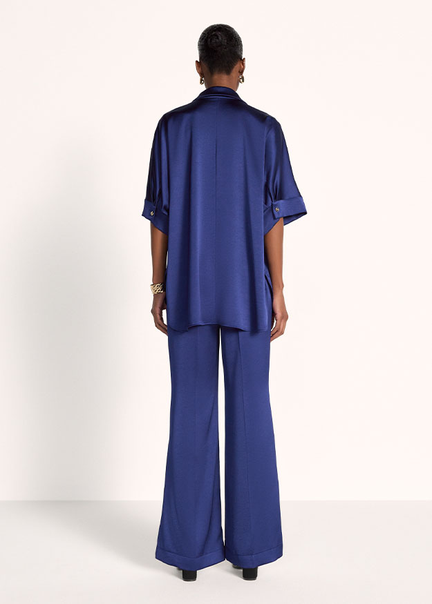 oversized Shirt, lange Ärmel, blaues Satin, weite Hose, passendes Set