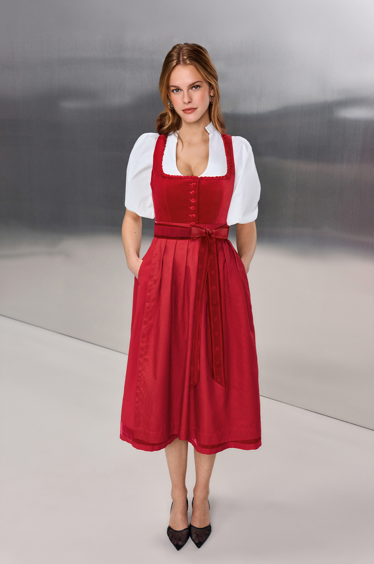Kleid, Dirndl, Rotes Kleid, Schnittvolumen, Bodice mit Schnürung