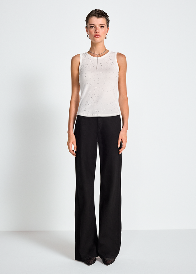 ärmelloses Top, weiß, Punktmuster, weite schwarze Hose