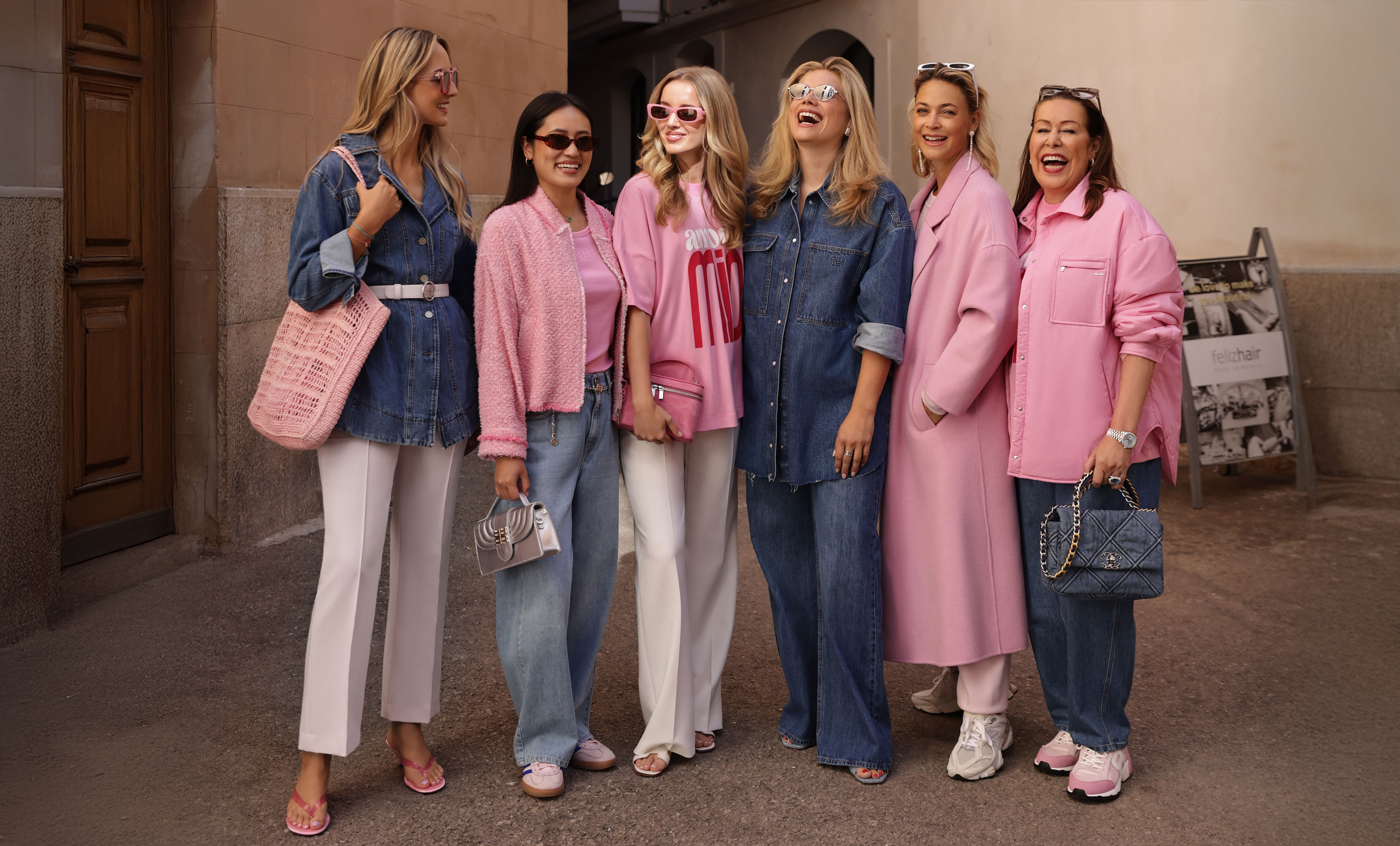 Gruppenfoto, Mantel, Hosen, Jeans, Lächeln