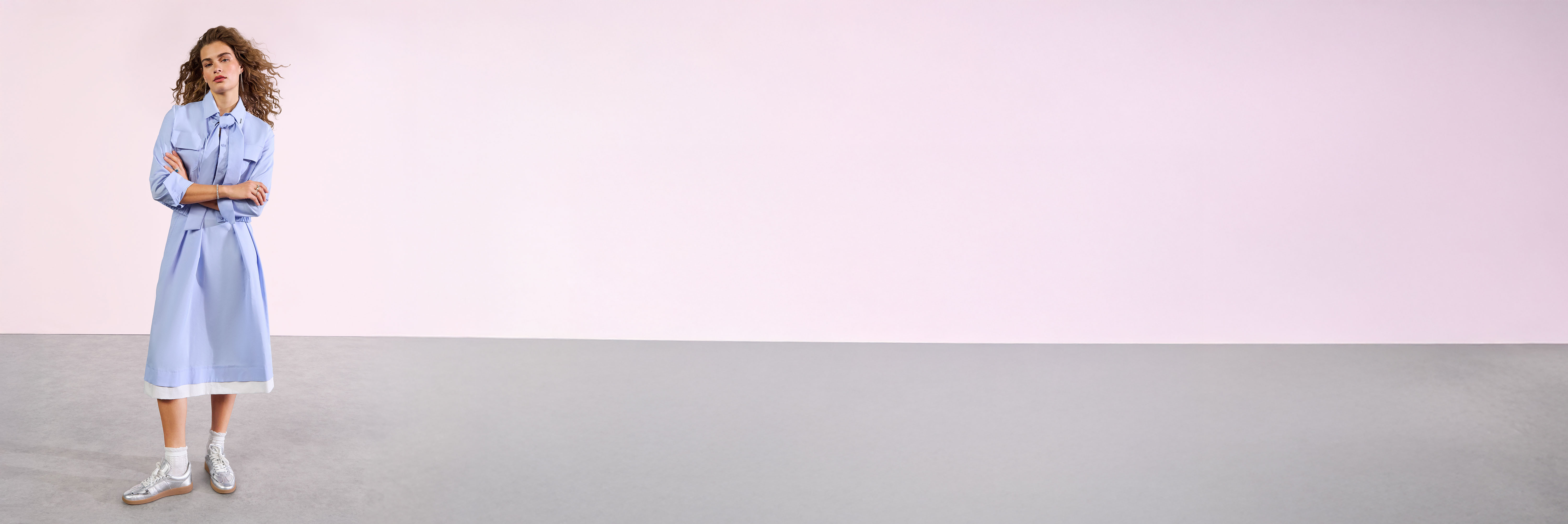 Kleid, Schuh, Langer Ärmel, Hoher Absatz, Stehend