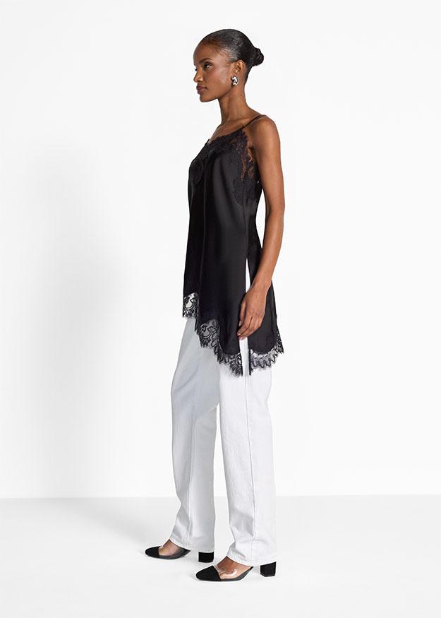 schwarzes Slipkleid, Spitzenbesatz, Satin-Optik, Trägerals Slip, unregelmäßiger Saum