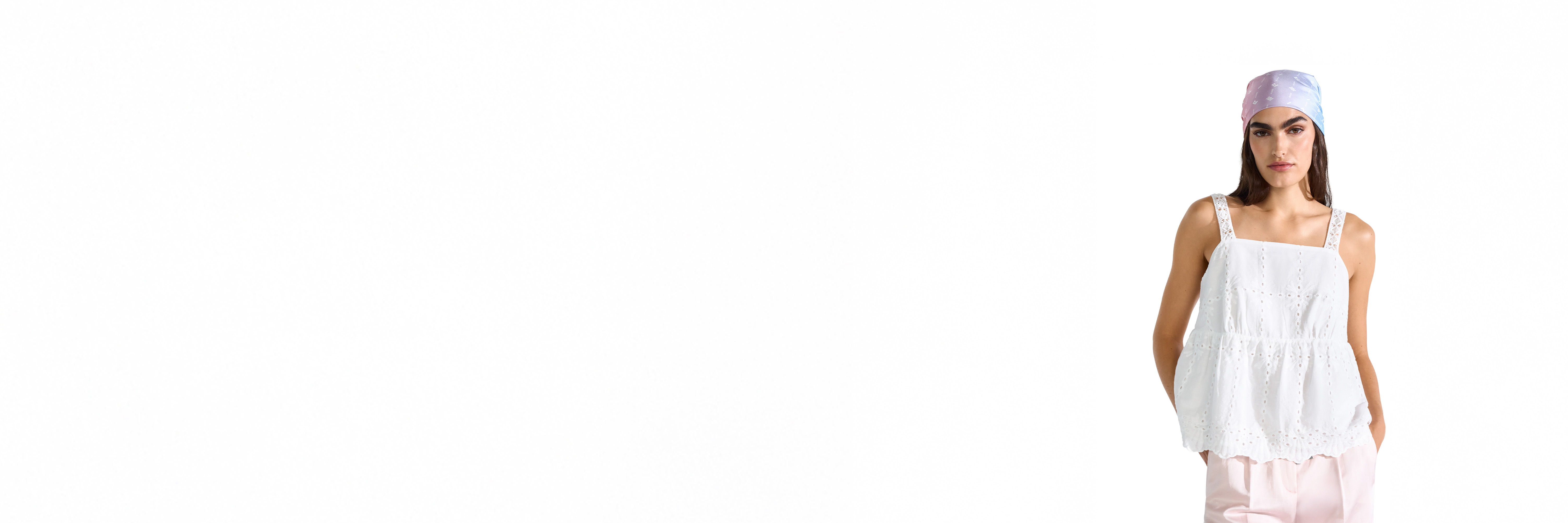 weißes Oberteil, Ausschnittlose Eyelet-Top, Sommer-Outfit, Tanktop, Bandana-Kappe