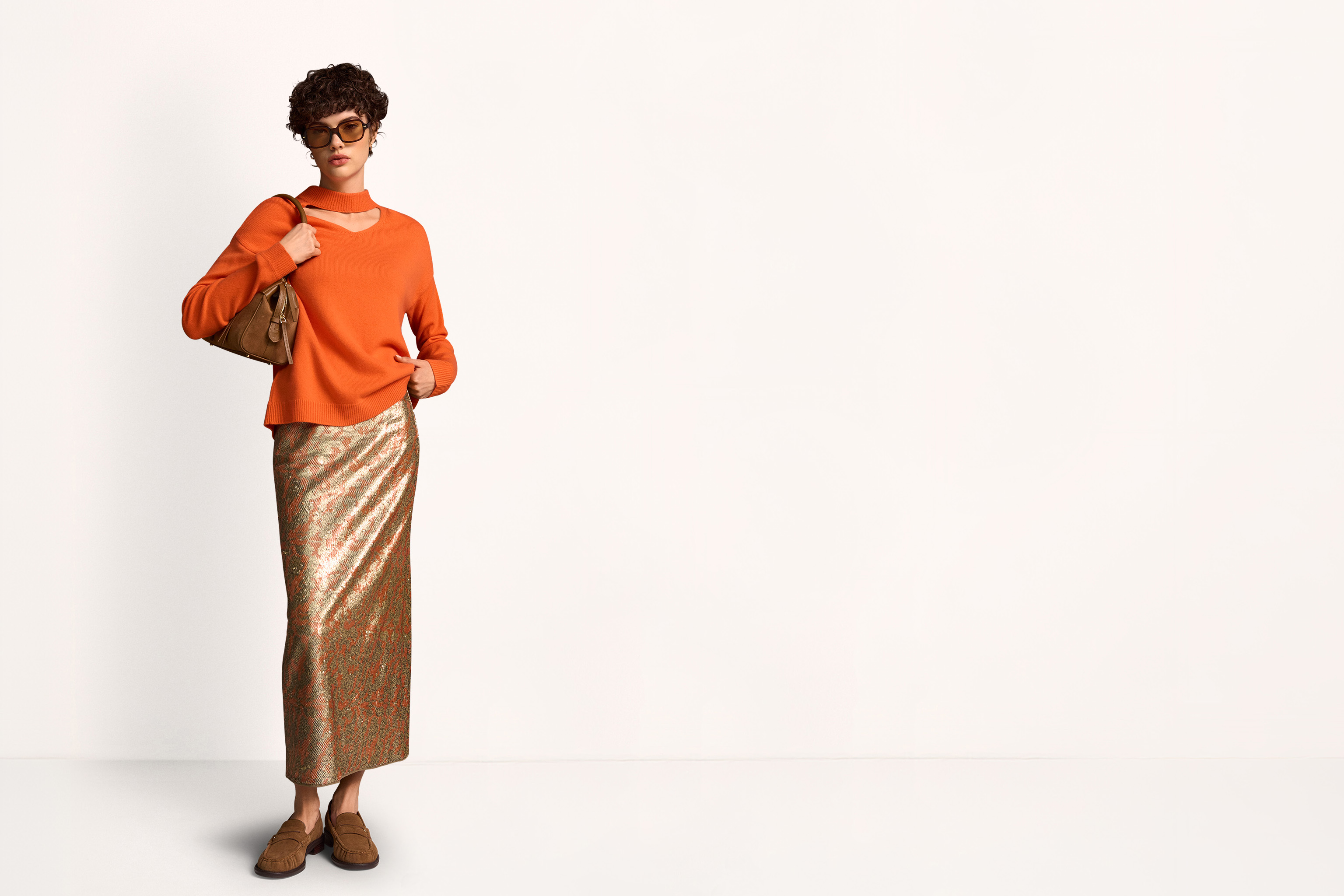 orangene Pullover, Hose? Wait