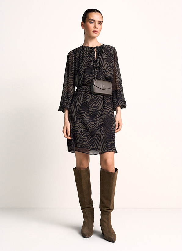 Kleid, Meshenkleid, wildlederoptik, Schulterfreies, Kniehohe Stiefel