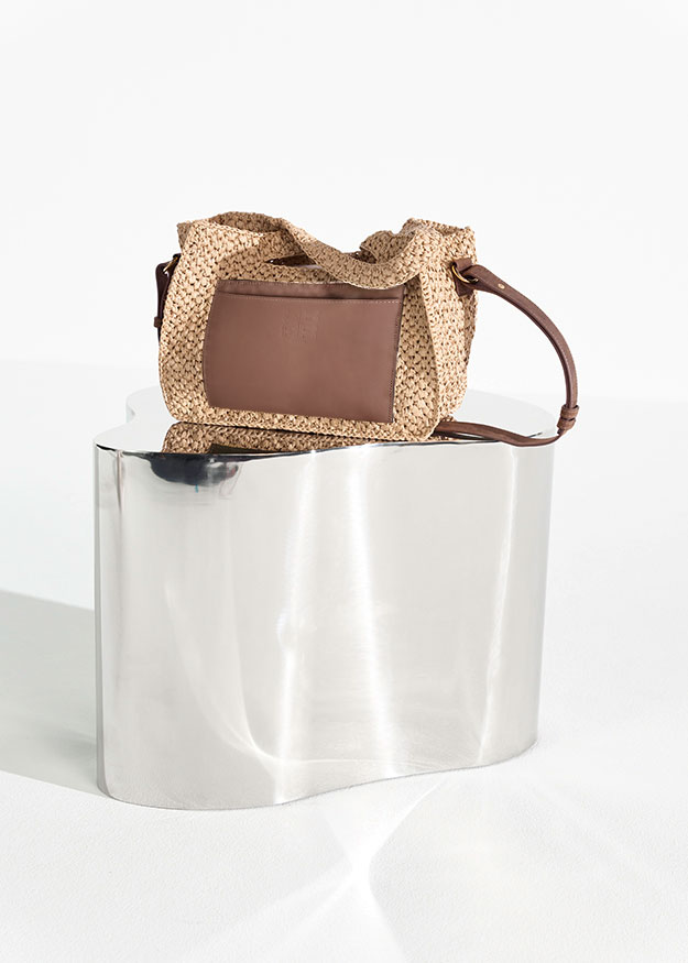 stranded bag, woven bag, braun Leder-Akzent, Schultertasche, braune Schürze