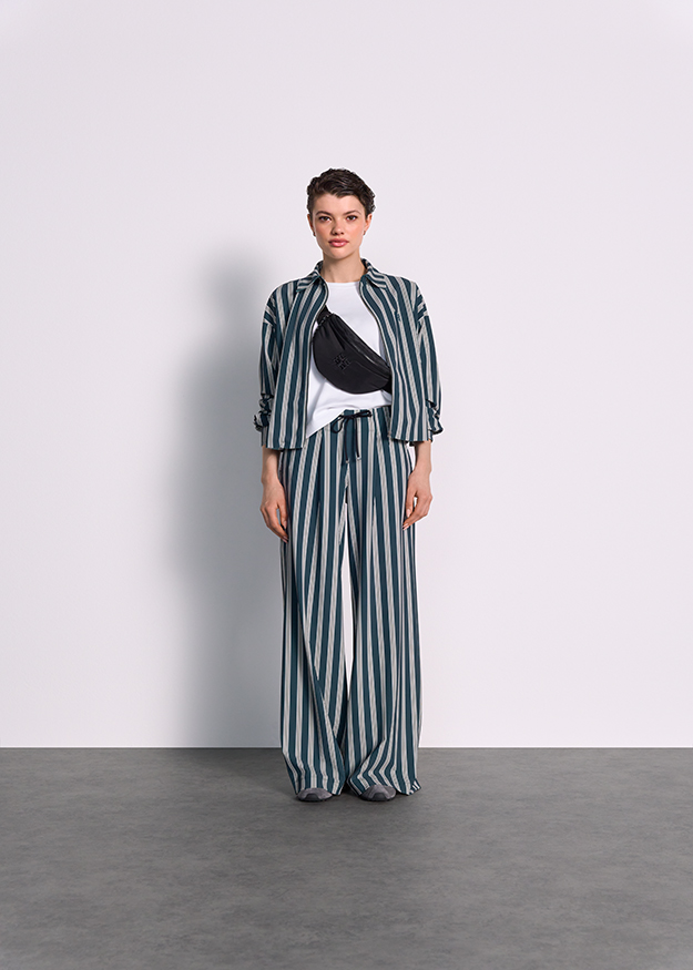 Streifenanzug, Jumpsuit, Streifenhose, Strickstoff?