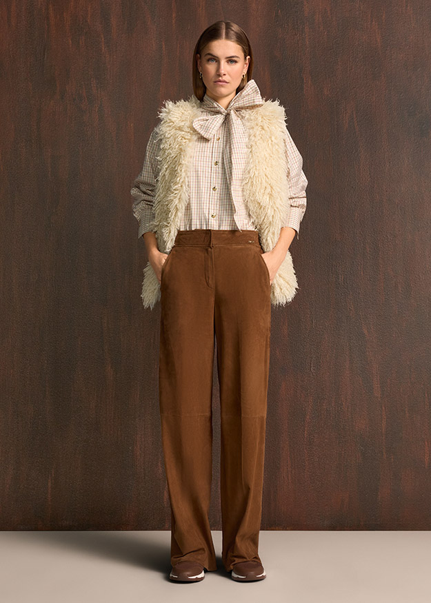 Weste, Fell, Strickhemd, Hose, Outfit-Set