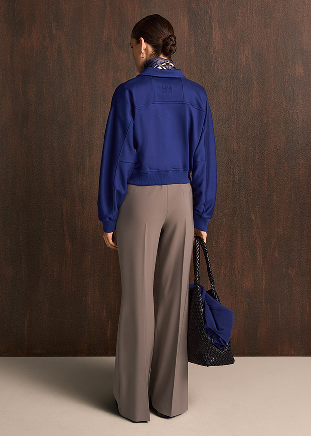 Blouson, Sweatshirt, Lurateil?, Hosenträger?, Tasche