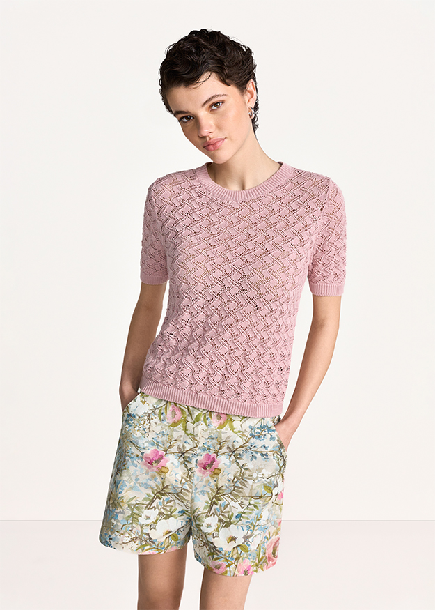 pinkes Strickshirt, Kurzarm-Pullover, strukturierter Strick, Rundhals, blumige Shorts