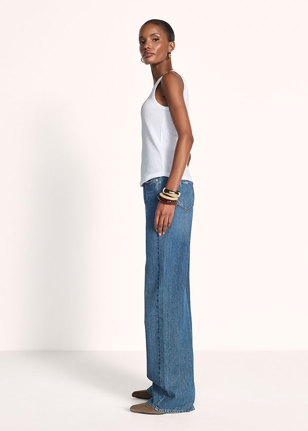 Tanktop, weiß, stapellose Träger, Jeans, weite Hose