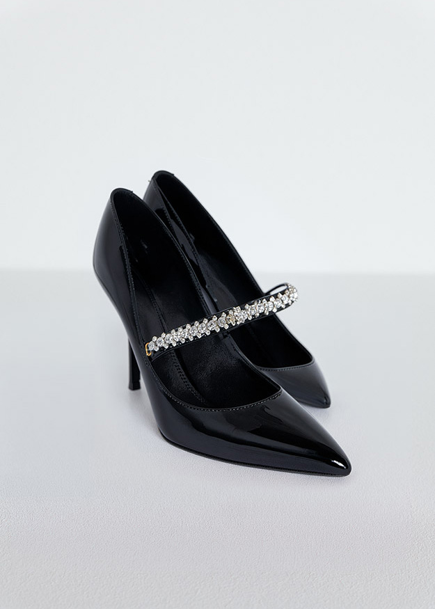 Pumps, Schwarzes Lackleder, Spitze Zehen, Stilettoabsatz, Strassriemen