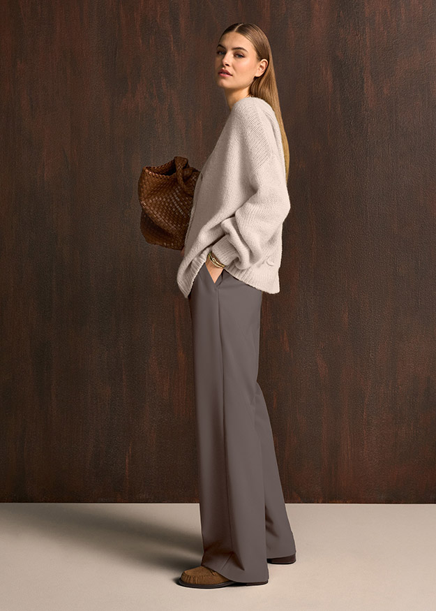 Kleidungsstück, Pullover, Oversize, Hose, Birkenstock-ähnliche Schuhe