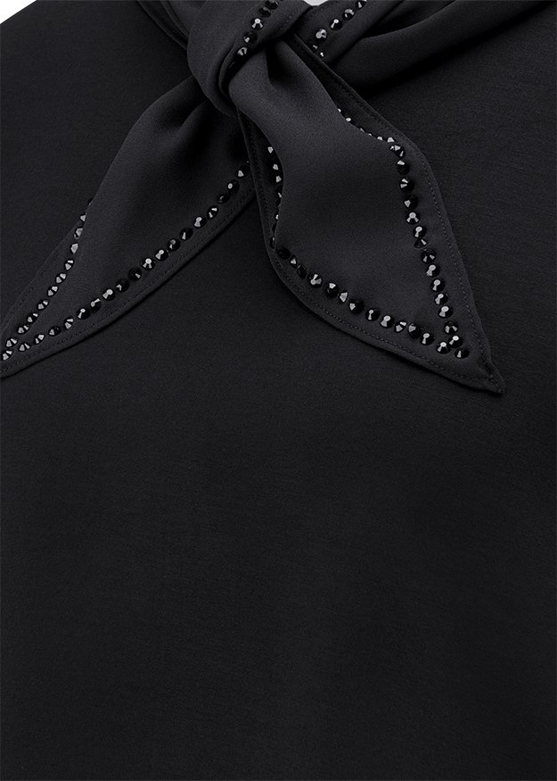 Schwarze Bluse, Schluppenkragen, Nietenbesatz, Spitzer Kragen, Unifarben