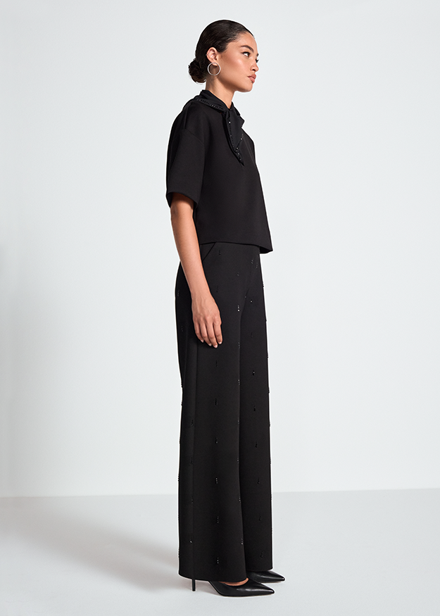 Schwarze Bluse, Kurze Ärmel, Weite Hose, Schwarzes Ensemble, Dezente Verzierungen