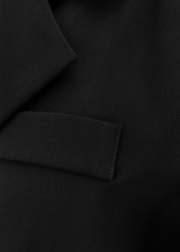 schwarzer Stoff, feines Gewebe, matte Oberfläche