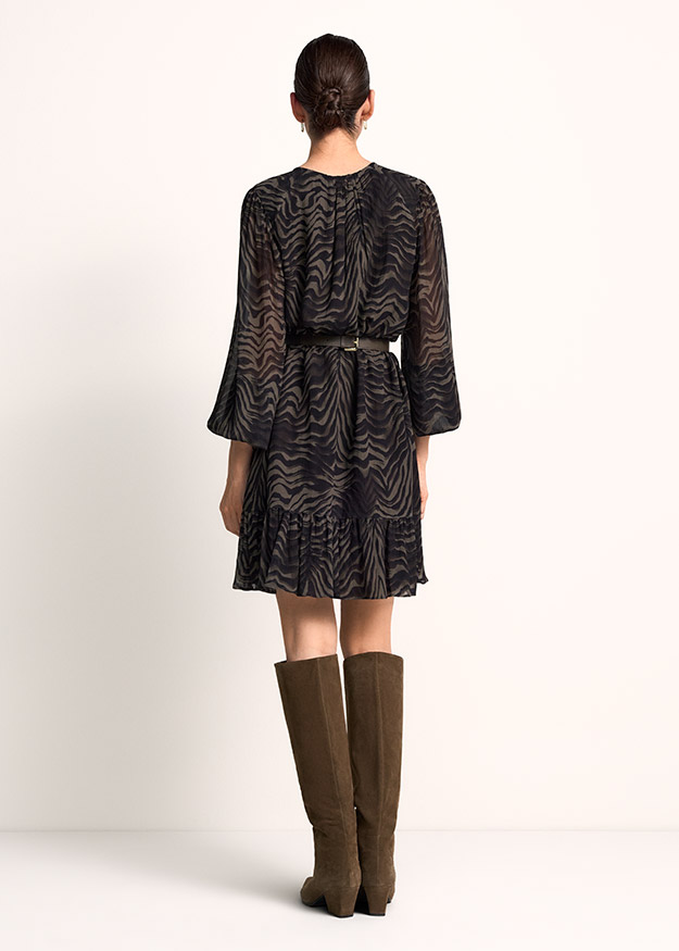 Kleid, Druck, Tigerstreifen, Rüschen, Stiefel