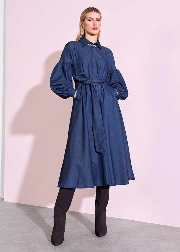 Maxi Denim Dress with Balloon Sleeves Size: 32, Colour: dark blue used Maxi Denim Dress with Balloon Sleeves Size: 32, Colour: dark blue used