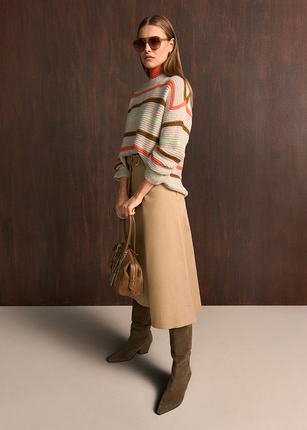 strickpullover, streifenmuster, tunika, kneehöhe, stiefel