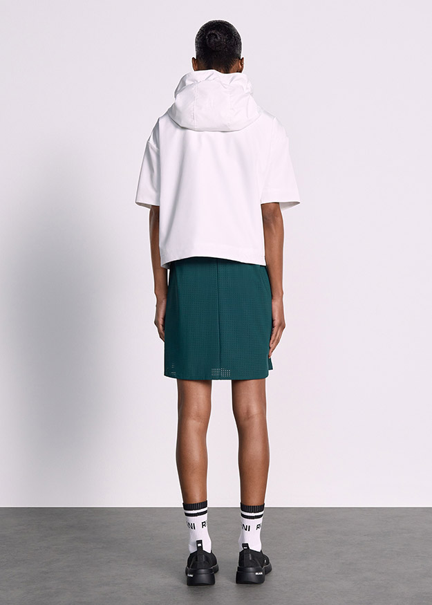 hort, hoodie, short-sleeve, white, green-skirt