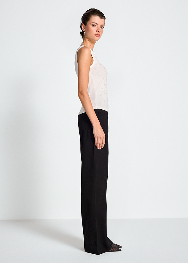 Ärmelloses Top, Weißes Oberteil, Punktmuster, Schwarze Hose, Weite Hose