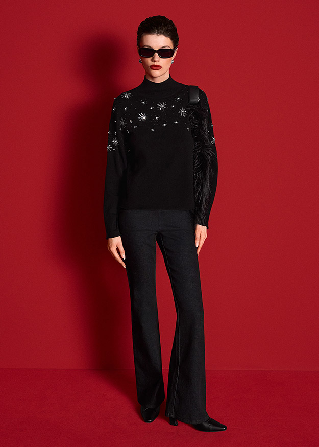 Schwarze Bluse, Sterne Print, Flared Hose?