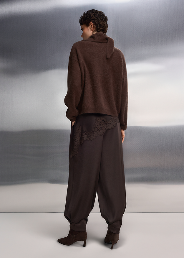 Hooded sweater, Braun, weite Hose, Spitze/Stickerei, Stiefeletten