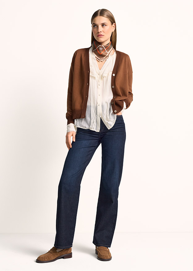 Kardigan, braun, Layering, Jeans aus Denim, Schal
