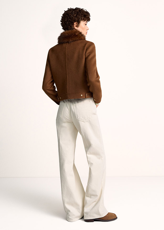 braun jacke, Fellkragen, weite hose, helles denim?