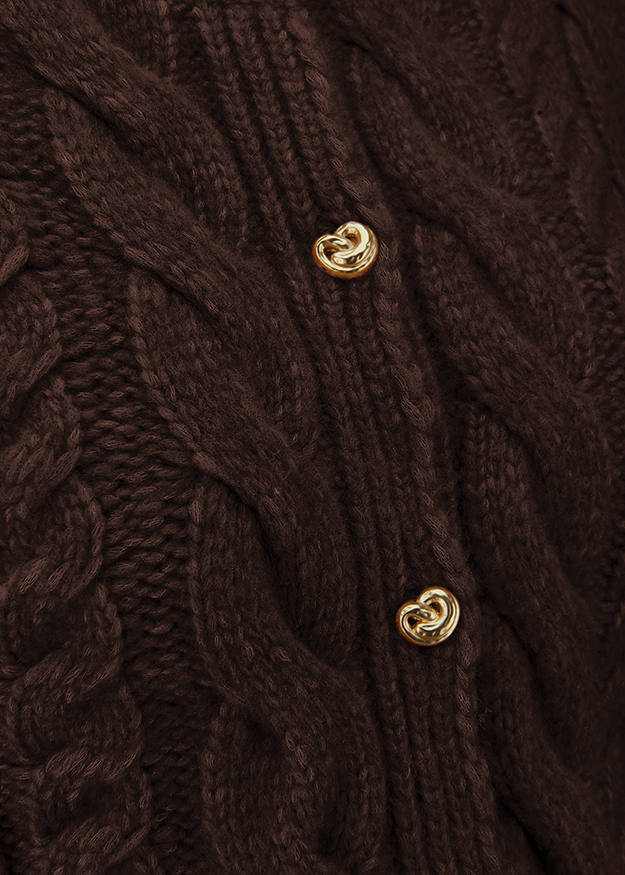 Strickcardigan,  Kabelstrick,  braun,  goldene Knöpfe,  Textur