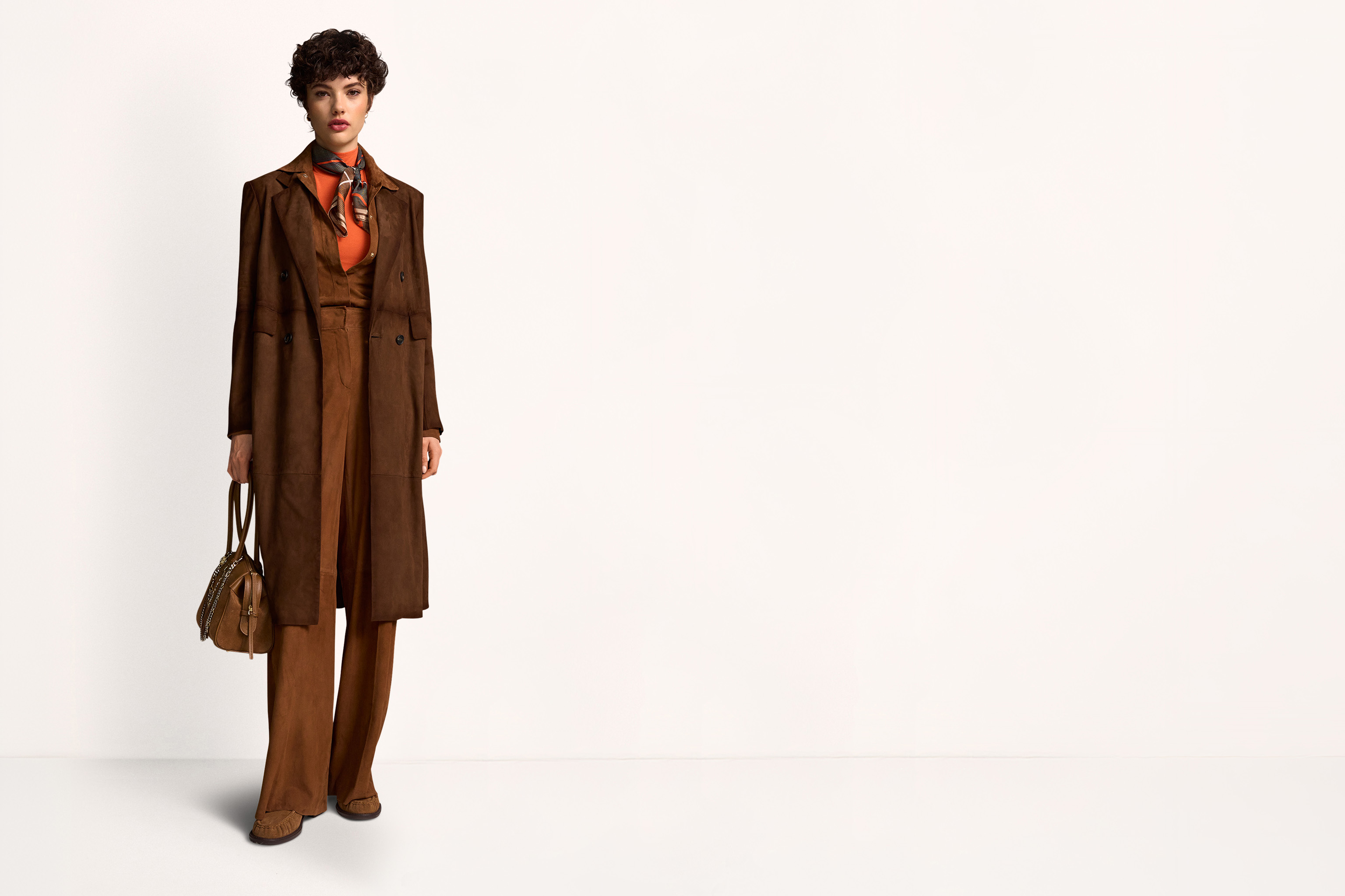braun, Trenchcoat, Lagenlook, Schal, Tasche