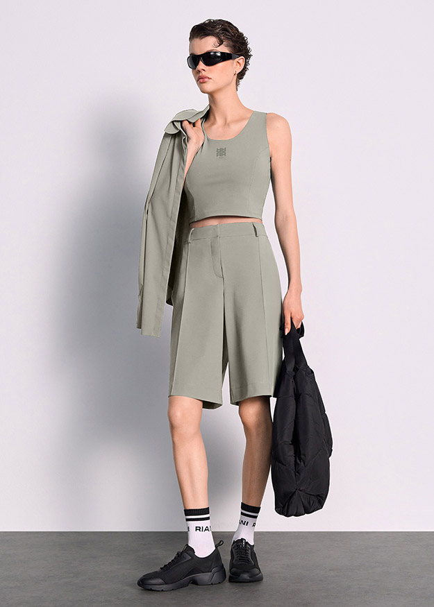 crop top, tank top, shorts, two-piece set, sunglasses