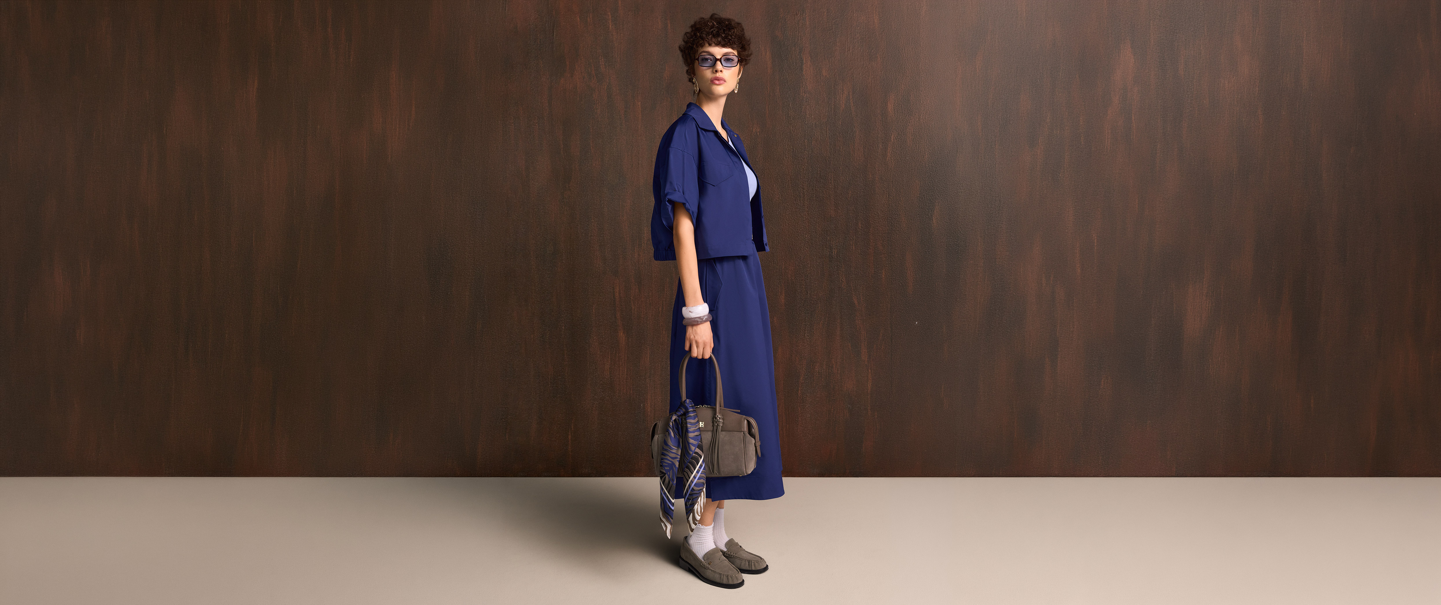 damenoutfit, kleid?, jacke, tasche, blau