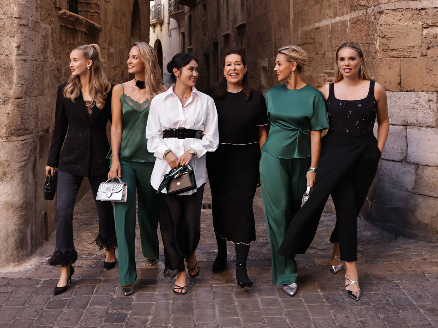 Gruppenfoto, Kleid, Formelle Kleidung, Handtasche, Schuh