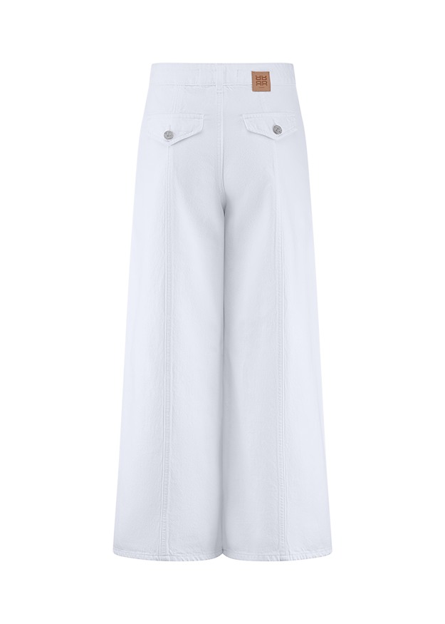 weiße hose, culotte, hohe taille, seitliche furchen, knopf taschen