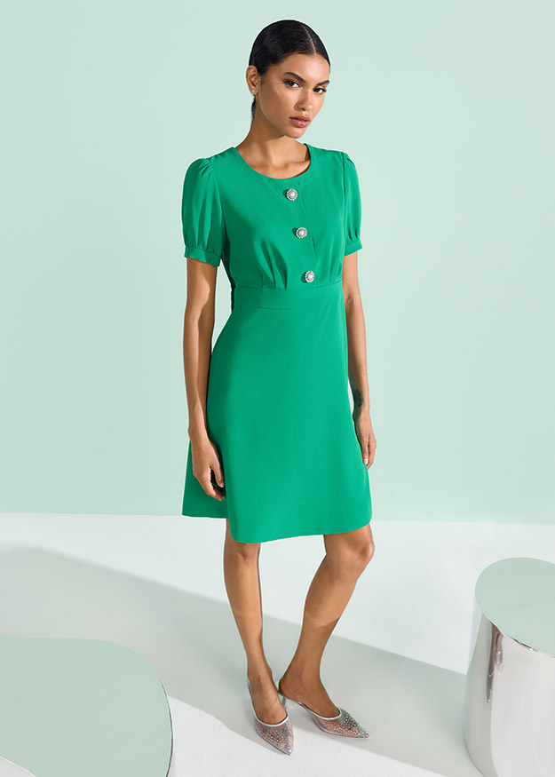 grünes Kleid, kurze Ärmel, Rundhalsausschnitt, Knöpfe, knielang