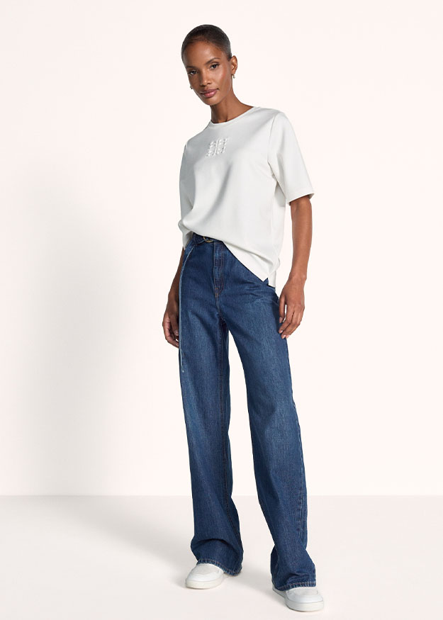 t-shirt, kurzärmlig, weiß, logo, jeans