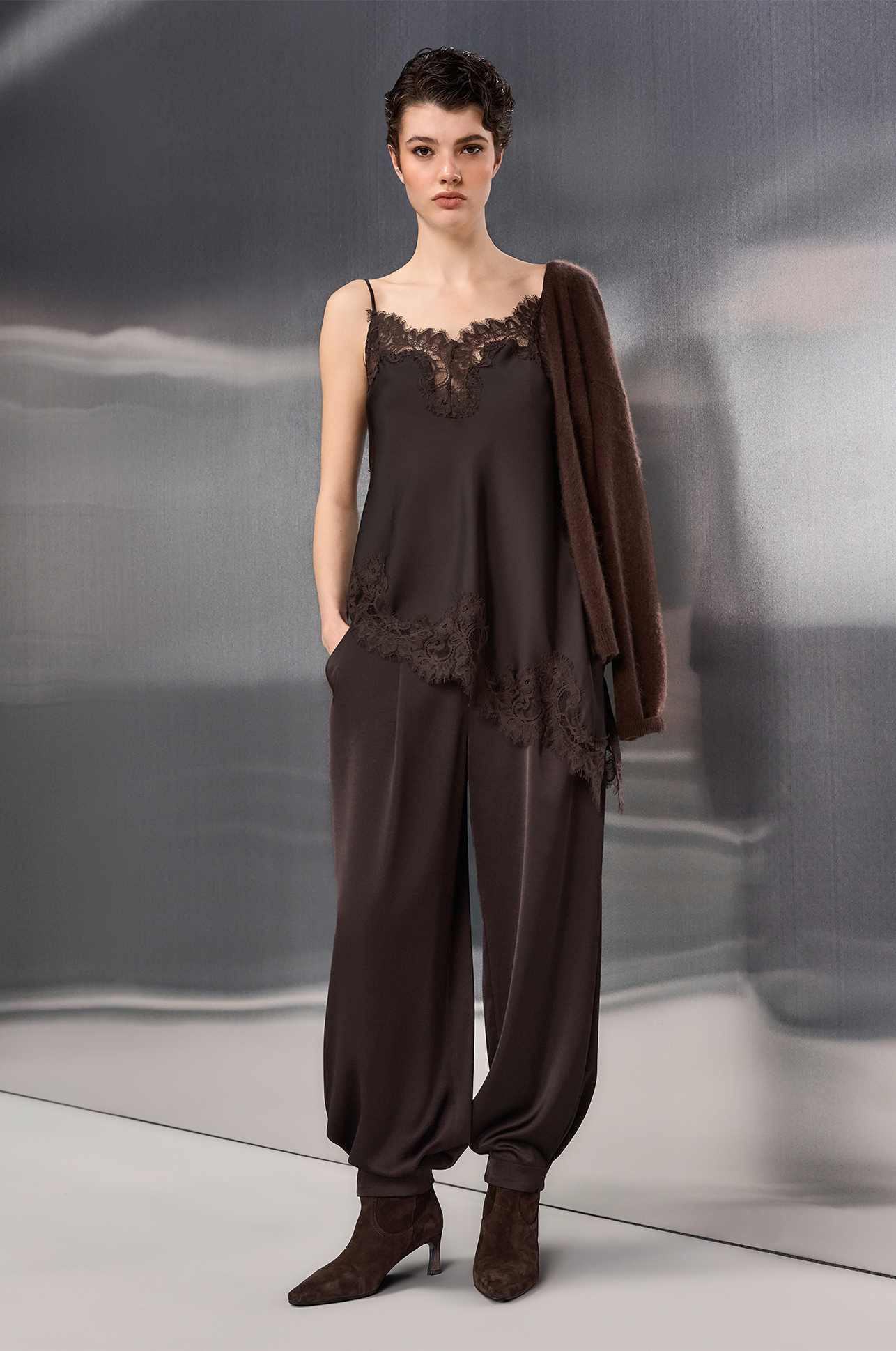 Spitzendetails, Overall, Lange Hose, Trägershirt, Braun