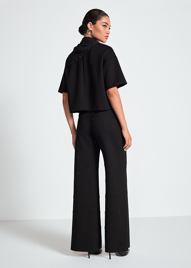 Schwarzes Oberteil, Kurzarmshirt, Weite Hose, Schwarze Hose, Perlenverzierung