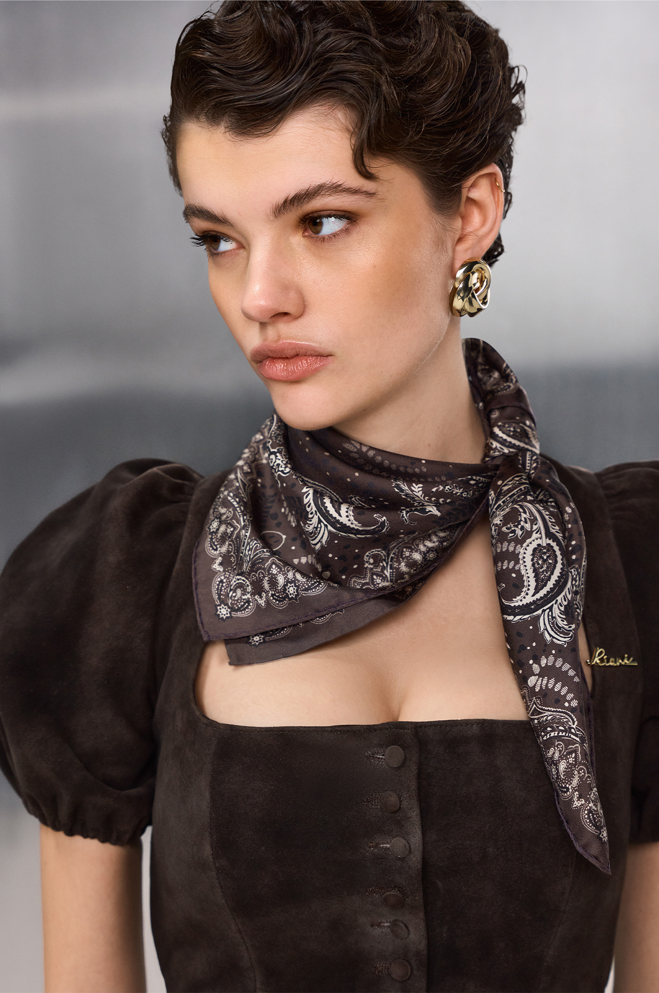 schal, bandana, paisley, ohrring, oberteil