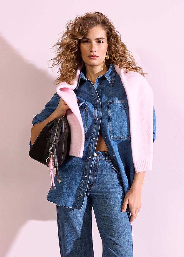 Hosen, Weste, Handtasche, Jeans, Person