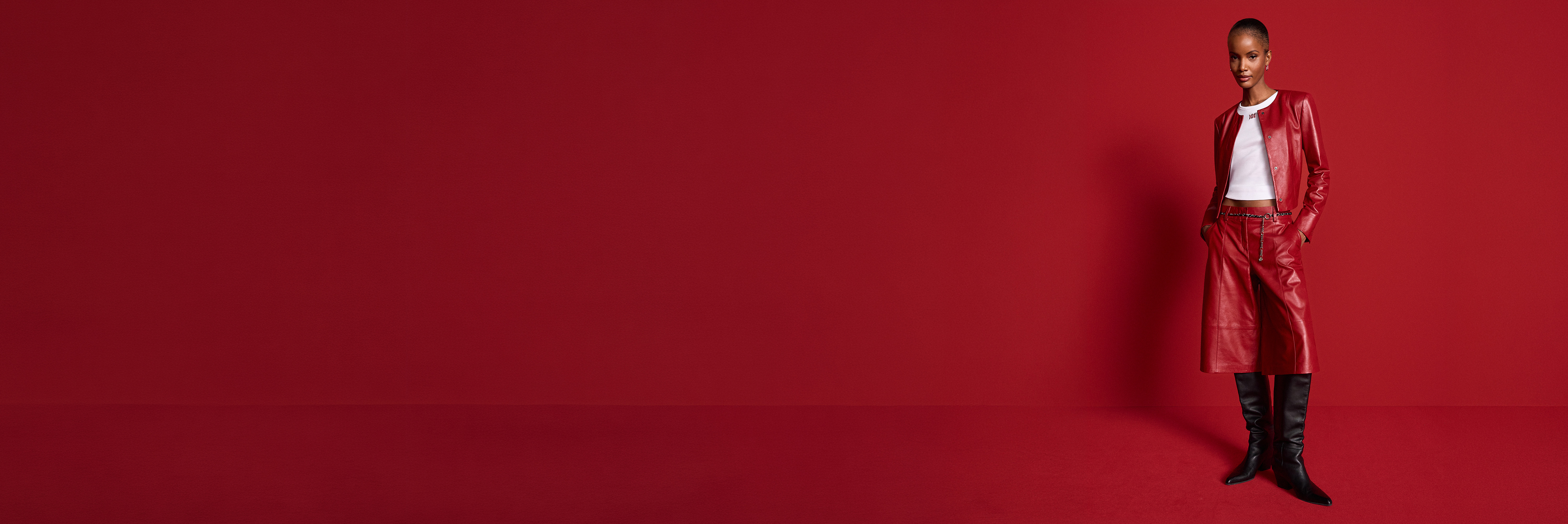 Lederjacke, rote Jacke, Lederhose, rote Culotte, Damenmode