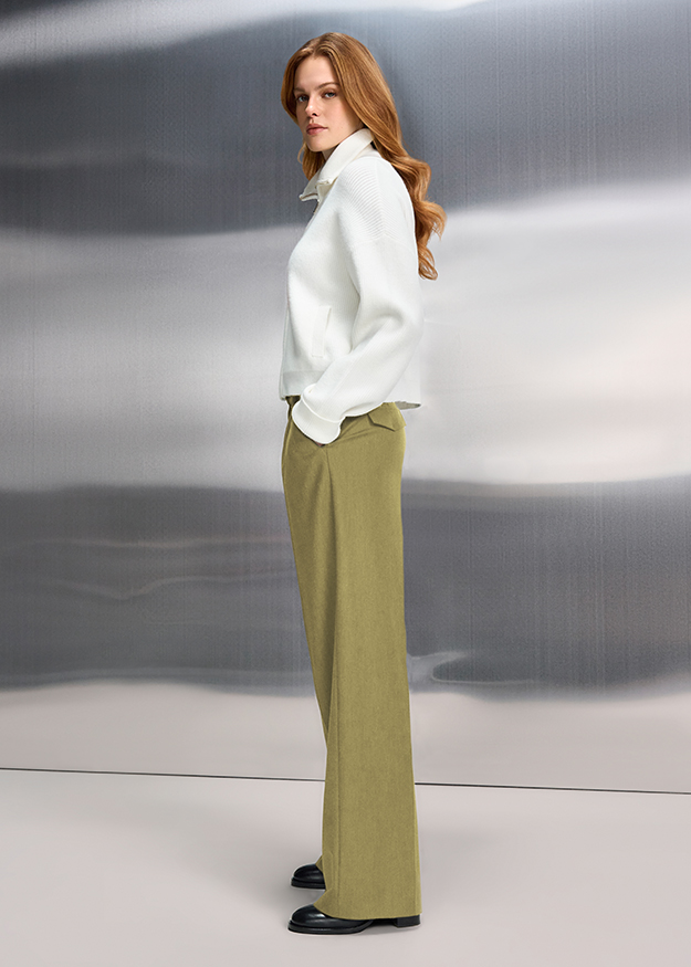 Hose, Palazzo-Hose, Khaki, Weite Beinweite, Weißer Pullover