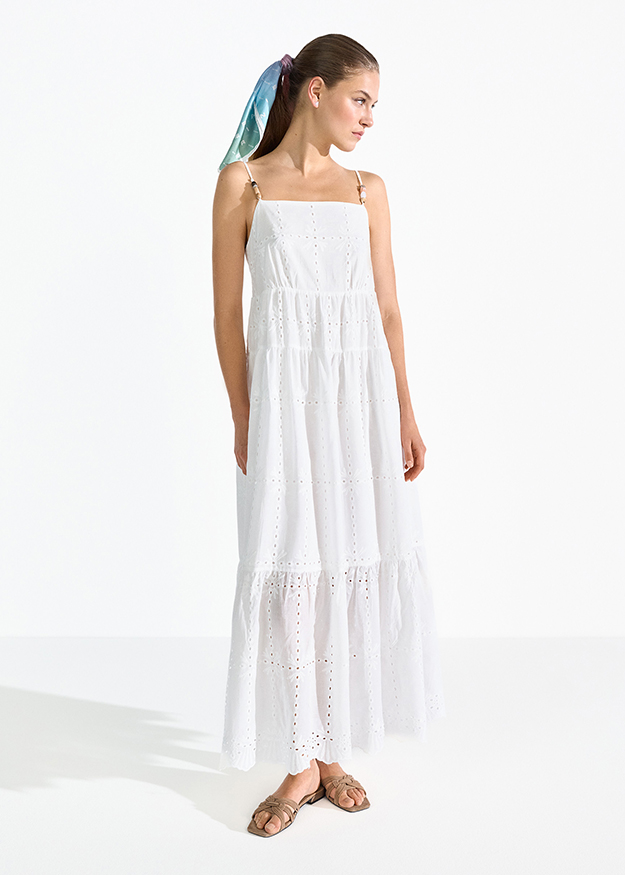 maxi Kleid, weißes Kleid, Eyelet-Kleid, strapless? no-sleeve, gestufter Rock?