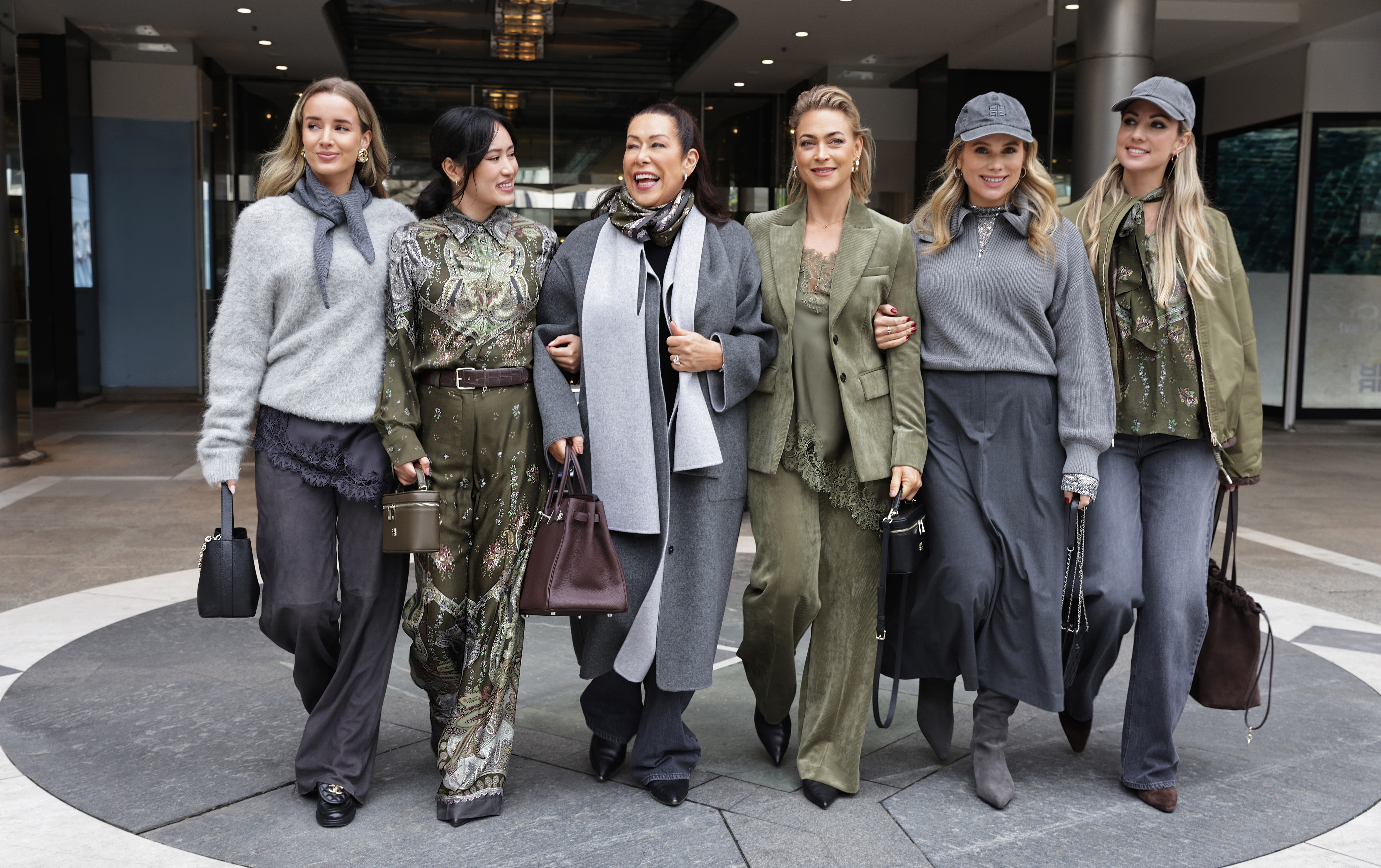 Damentenmode, Oberbekleidung, ästhetische Outfits, handtaschen, Stiefel